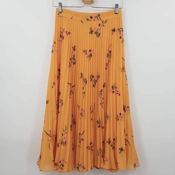 & Other Stories Floral Print Pleated Midi Skirt 4 - Picture 5 of 9